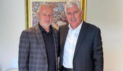 Sastanak predsjednika HDZ BiH Dragana Čovića s Markom Perkovićem Thompsonom neće ostati bez političkih posljedica, poručili su u četvrtak iz Na&scaron;e stranke (NS) koja je zajedno s HDZ-om članica vladajuće koalicije na razini države i Federacije BiH.