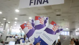 13.11.2023., Zagreb - Drzava izdaje narodne trezorske zapise koji se mogu kupiti u FINA-i. Prvi krug upisa krece u ponedjeljak, prinos je 3,75 posto. Trezorci ce se kupovati uz diskont, po cijeni od 963,95 eura za jedan zapis, a po dospijecu gradjani će dobiti 1000 eura za jedan zapis.  Photo: Goran Stanzl/PIXSELL