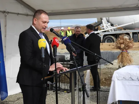 POŽEGA REGIONALNI DISTRIBUCIJSKI CENTARPoložen temeljni kamen zahladnjaču za voće i povrćeu Požegi kapaciteta 3004 tVELJAČA 2026.