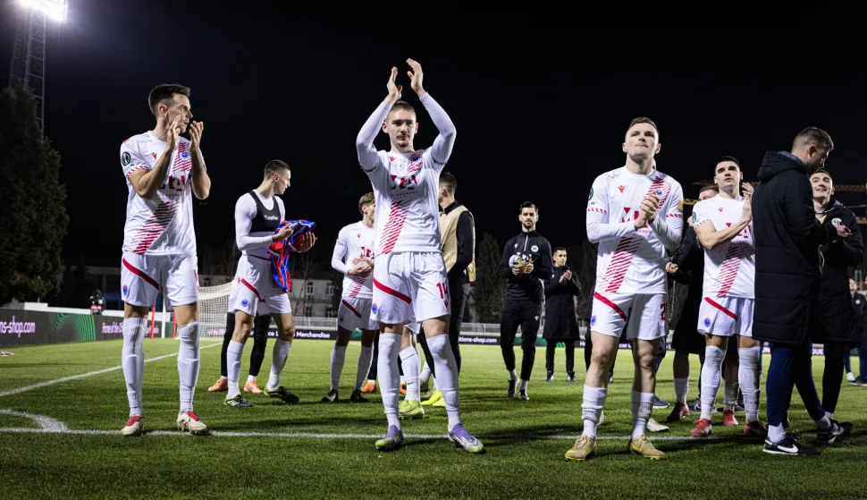 19.02.2026.Mostar (BiH) -Mostar - UEFA Konferencijska liga Zrinjski - Crystal Palace F.C. Slavlje igraca s navijacima nakon utakmice  Photo: Denis Kapetanovic/PIXSELL