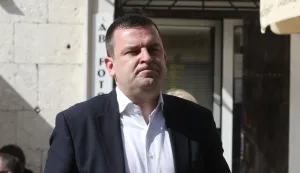 09.03.2025., Sinj - Na konferenciji za medije HSLS-a na kojoj su se obratili predsjednik HSLS-a Dario Hrebak i zupanijski vijecnik Splitsko-dalmatinske zupanije, Toni Garac, predstavijen javnosti kandidat HSLS-a za gradonacelnika Grada Sinja, Tomislav Klaric- Kukuz. Photo: Ivo Cagalj/PIXSELL