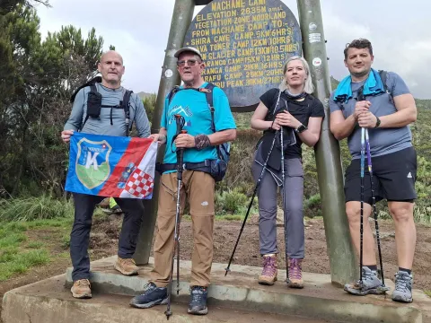 Planinarsko dru&scaron;tvo "Krndija" Na&scaron;ice, Elvis Markovčić, Tihomir Kolembus, Uhuru Peak, Kilimanjaro
