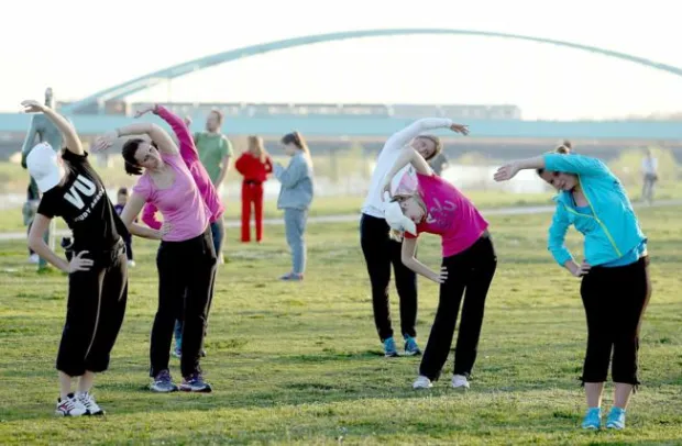 16.04.2013., Zagreb - Skola trcanja na savskom nasipu kod Bocarskog doma okuplja mnogo trkaca i trkacica svih dobi. Photo: Marko Lukunic/PIXSELL------x3