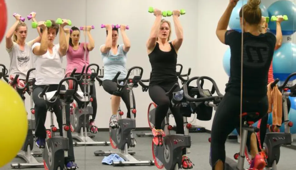 27.11.2015., Zagreb - Ranojutarnji trening za zene u Boutique Fitness Factory. Trening pod vodstvom Suzane Licine pocinje svaki dan u 6 sati.Photo: Jurica Galoic/PIXSELL------Osijek 6 stupaca color