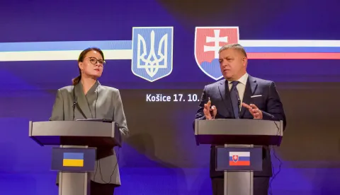 epa12460215 Ukrainian Prime Minister Yulia Svyrydenko (L) and Slovak Prime Minister Robert Fico give a joint press conference following an intergovernmental meeting of Ukraine's and Slovakia's governments in Kosice, Slovakia, 17 October 2025. EPA/ZUZANA GOGOVA