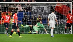 Osasuna's Croatian forward #17 Ante Budimir (R) scores the opening goal from the penalty spot during the Spanish league football match between CA Osasuna and Real Madrid CF at El Sadar Stadium in Pamplona on February 21, 2026. (Photo by ANDER GILLENEA/AFP)
