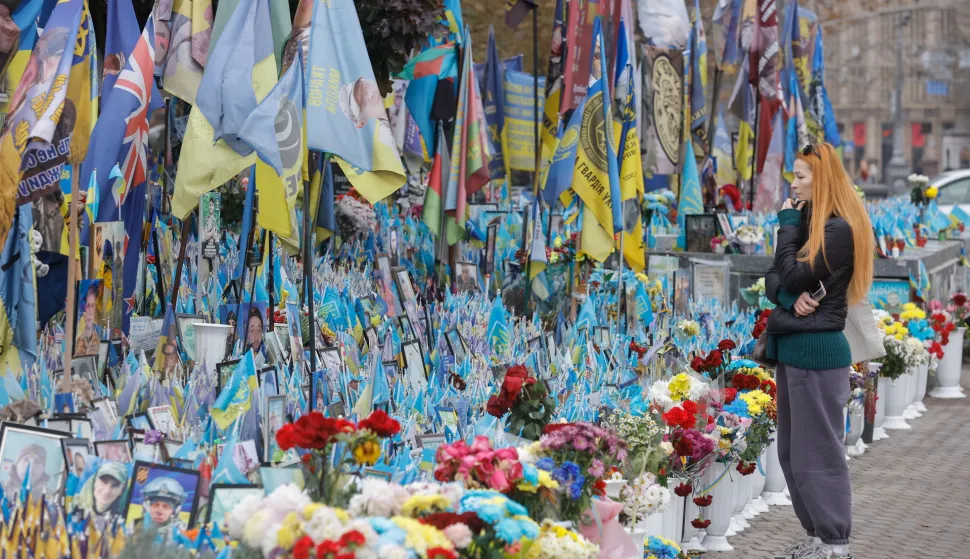 epa12485618 A woman reacts as she visits a makeshift memorial to fallen Ukrainian soldiers and international volunteers at Independence Square in downtown Kyiv, Ukraine, 27 October 2025, amid the ongoing Russian invasion. EPA/SERGEY DOLZHENKO