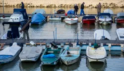 OSIJEK- 23.02.2021., Promenada, Zimska luka, brodići spremno čekaju plovidbu Dravom, slobodnjak.Foto: Andrea Ilakovac