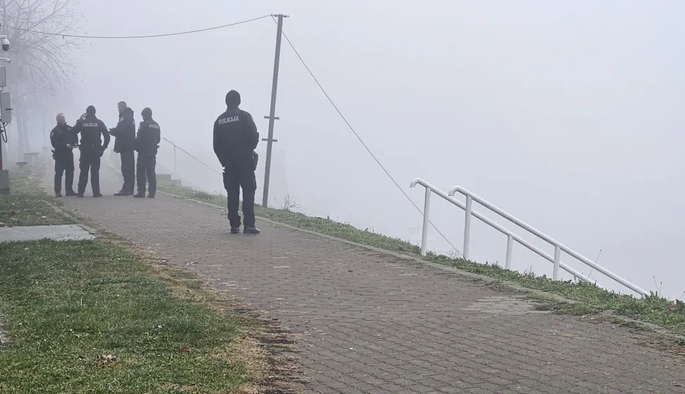 11.12.2025. Slavonski Brod - Prevrnuo se čamac u Savi u Slavonskom Brodu u četvrtak rano ujutro, policija je iz hladne rijeke izvukla vi&scaron;e od deset ljudi, Photo: Zeljka Gavranovic/PlusPortal/PIXSELL