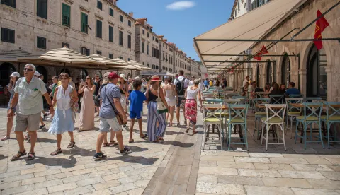 06.08.2024., Stara gradska jezgra, Dubrovnik - Turisti u obilasku gradskih znamenitosti. Photo: Grgo Jelavic/PIXSELL