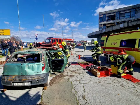 POŽEGA - U prigodi Dana civilne za&scaron;tite, koji se obilježava 1. ožujka, Ravnateljstvo civilne za&scaron;tite, Područna služba civilne za&scaron;tite Požega, u suradnji s jedinicama lokalne i područne samouprave, operativnim snagama sustava civilne za&scaron;tite i žurnim službama, organizirali su terensku vježbu civilne za&scaron;tite pod nazivom&nbsp;"POŽEGA 2026.". 