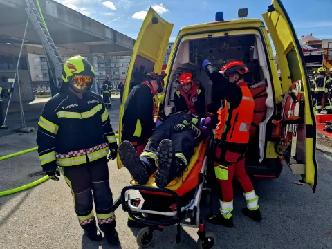 POŽEGA - U prigodi Dana civilne za&scaron;tite, koji se obilježava 1. ožujka, Ravnateljstvo civilne za&scaron;tite, Područna služba civilne za&scaron;tite Požega, u suradnji s jedinicama lokalne i područne samouprave, operativnim snagama sustava civilne za&scaron;tite i žurnim službama, organizirali su terensku vježbu civilne za&scaron;tite pod nazivom&nbsp;"POŽEGA 2026.". 