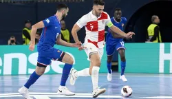 07.02.2026., Arenas Stozice, Ljubljana, Slovenija - UEFA Futsal Europsko prvenstvo 2026., utakmica za trece mjesto Francuska - Hrvatska. Abdessamad Mohammed i Franco Jelovcic Photo: Marko Lukunic/PIXSELL