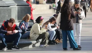 08.01.2023., Zagreb, - Prohladno i vjetrovito jutro zagrepcani iskoristili za setnju gradom, nabavku namirnica i ispijanja kavica na suncu.  Photo: Marko Prpic/PIXSELL