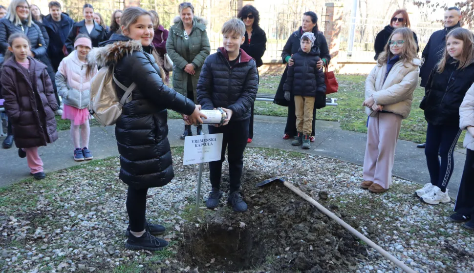 Osijek, 26. 02. 2026, Dvori&scaron;te Fakulteta odgojnih i obrazovnih znanosti, FOOZOS. Zakopavanje vremenske kapsule i otvorenje 2. osječkih dana digitalnih transformacija.snimio GOJKO MITIĆ