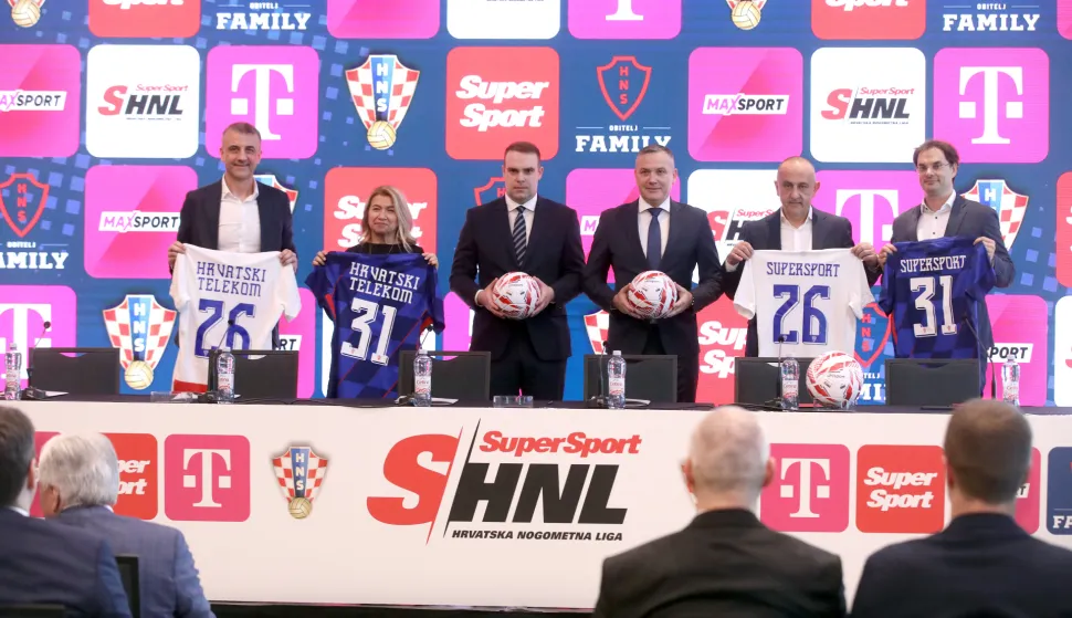 Zagreb, 26.02.2026 - Svečano potpisivanje novog ugovora o medijskim i marketin&scaron;kim pravima Hrvatskog nogometnog saveza, SuperSporta i Hrvatskog Telekoma. Na fotografiji (L-D) Kre&scaron;imir Madunović, Nata&scaron;a Rapaić, JosipToma&scaron;ko, Marijan Kustić, Goran Đurić, Radim Haluza.foto HINA/ Denis CERIĆ /dc