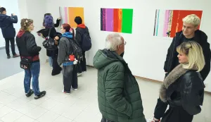 U Galeriji Knifer u Osijeku u četvrtak je otvorena izložba vizualnog osječkog umjetnika Marka Pa&scaron;alića pod nazivom "unutarnje ti&scaron;ine" 