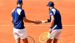 epa12113402 Marcelo Arevalo of El Salvador and Mate Pavic of Croatia in action against Sadio Doumbia of France and Fabien Reboul of France during the Men's Doubles final match of the Italian Open tennis tournament 2025, in Rome, Italy, 18 May 2025. EPA/Roberto Ramaccia