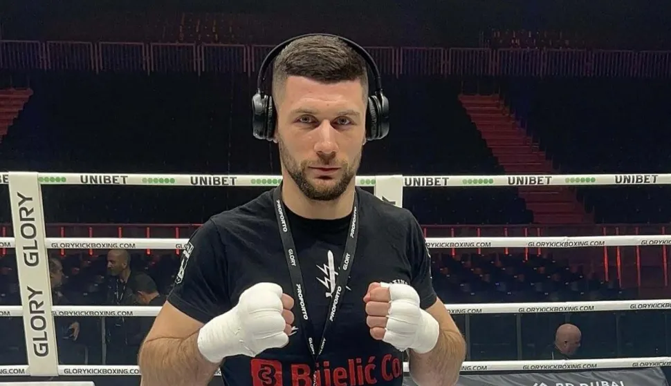 Hrvatski borac Antonio Krajinović je na Glory 98 priredbi u Rotterdamu izborio treću profesionalnu pobjedu. Član osječkog KBK-a Sveti Duh ponovno je pokazao vrhunske vje&scaron;tine, te agresivnim nastupom jednoglasnom odlukom sudaca svladao Marokanca Soufiana El Hammouchija.veljača 2025foto: KBK SVETI DUH