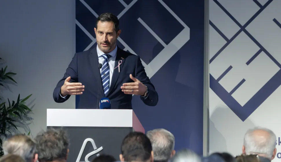 Zagreb, 07.10.2025. - Hrvatsko dru&scaron;tvo za korporativno upravljanje i menadžment (CCGM) organiziralo je stručni skup "Može li Hrvatska imati održivi turizam?", na kojem su se okupili stručnjaci, znanstvenici i predstavnici turističkog sektora.Na fotografiji Tonči Glavina.foto HINA/ Edvard &Scaron;U&Scaron;AK