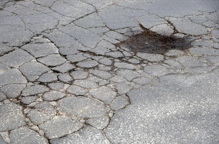 Vi&scaron;njevac, 02. 03. 2026., Ulica bana J. Jelačića, Vi&scaron;njevac, radovi, cesta, prometnica, ulica, prometna regulacija, o&scaron;tećenje kolnika, kolnik, o&scaron;tećenje ceste, o&scaron;tećena cesta, asfaltSNIMIO BRUNO JOBST