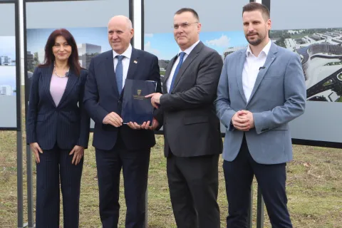 Osijek, 02. 03. 2026, Svečano potpisvanje ugovora o darivanju nekretnine RH u svrhu izgradnje novog KBC-a Osijek. Krunoslav &Scaron;ego, ravnatelj KBC-a Osijek, Ivan Radić - gradonačelnik Osijeka, Nata&scaron;a Trami&scaron;ak, županica OBŽ i Branko Bačić - potpredsjednik Vlade i ministar prostornog uređenja, graditeljstva i državne imovine.snimio GOJKO MITIĆ