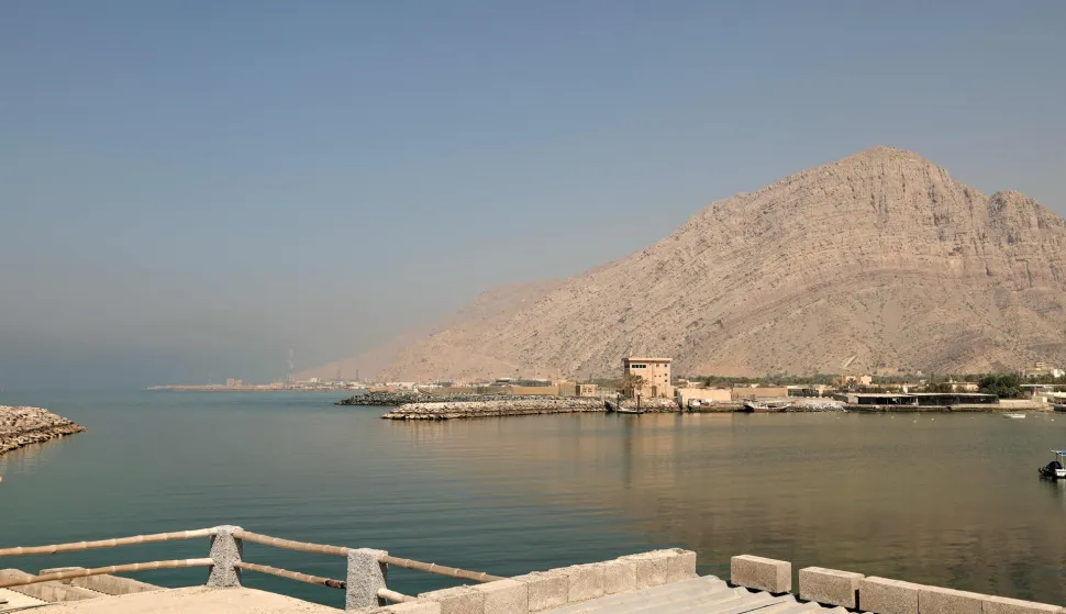 A photograph shows the fishing port of Al Aqir on the Strait of Hormuz in the northern emirate of Ras Al Khaimah on February 25, 2026. (Photo by FADEL SENNA/AFP) Hormu&scaron;ki tjesnac