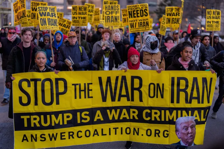 NEW YORK, NEW YORK - MARCH 2: People march during a protest against the war in Iran on March 2, 2026 in New York, New York. U.S. President Donald Trump announced that the United States and Israel had launched an attack on Iran Saturday morning. Adam Gray/Getty Images/AFP (Photo by Adam Gray/GETTY IMAGES NORTH AMERICA/Getty Images via AFP)