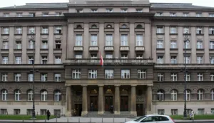 Zagreb, 04.07.2012 - Arhivska fotografija od dana 20.01.2011. godine prikazuje zgradu Hrvatskog zavoda za mirovinsko osiguranje u Mihanoviжevoj ulici u Zagrebu. Hrvatski zavod za mirovinsko osiguranje (HZMO) uputio je poziv osobama koje su radile u inozemstvu, a koje u sljedeжih pet godina ispunjavaju uvjete za ostvarivanje prava na mirovinu iz hrvatskog osiguranja, da u podruиnim sluћbama Zavoda, prema mjestu prebivaliљta, podnesu Zahtjev za utvrрivanje razdoblja osiguranja navrљenih u inozemstvu, kako bi se omoguжilo љto brћe ostvarivanje prava na hrvatsku mirovinu. foto FaH/ Damir SENИAR/ tљ