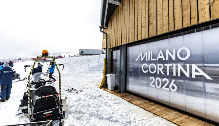 Cortina d'Ampezzo, 05.02.2026 - Cortina d'Ampezzo je jedan od gradova u kojem se održavjau Zimske Olimpijske igre Milano-Cortina 2026. U Cortini će se održavati natjecanja u ženskom skijanju, curlingu, bobu, sanjkanju i skeletonu.foto tHINA/ Damir SENČAR/ ds