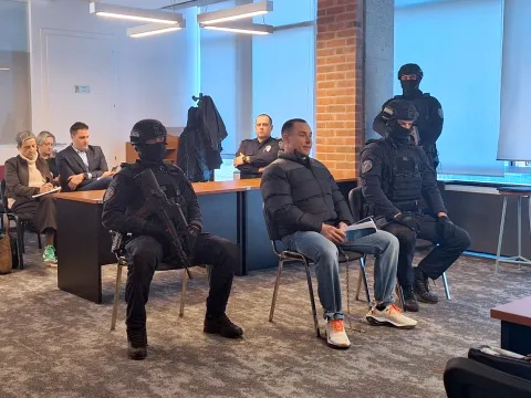 Varaždin, 04.03.2026. - Na varaždinskom Županijskom sudu u srijedu je počelo suđenje vi&scaron;estrukom ubojici Srđanu Mlađanu kojega u ovom slučaju terete da je u vi&scaron;e navrata u lepoglavskom zatvoru poticao drugog zatvorenika na otmice i ubojstva osoba koje su svjedočile na njegovu &scaron;tetu. foto HINA/ Sini&scaron;a KALAJDŽIJA/ ml