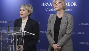 Zagreb, 04.03.2026 - Hrvatski sabor, konferencija za medije Kluba zastupnika Možemo. Na fotografiji Ivana Kekin, Sandra Benčić.foto HINA/ Admir BULJUBA&Scaron;IĆ/ abu