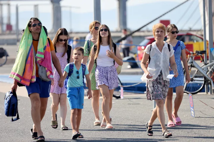 Zadar, 13.07.2024. - Gužva u trajektnoj luci Gaženica, Foto HINA/Zvonko KUCELIN