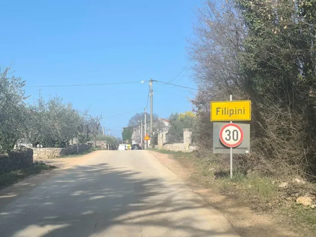 Troje mrtvih pronađeno u kući kod Poreča, susjede alarmirali psi - istraga u tijeku