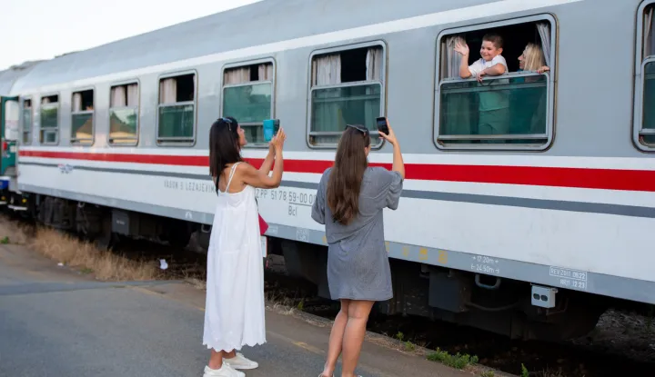 OSIJEK- 01.07.2022., HŽ, ispraćaj prvog sezonskog vlaka na relaciji Osijek-Bjelovar-Zagreb-Split, turistička ponuda za građane iz cijele Slavonije i Baranje, turistička ponuda.Foto: Andrea Ilakovac