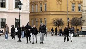 Osijek, 11. 02. 2026., slobodnjaci, slobodnjak, Tvrđa, Trg sv. Trojstva; učenik; učenici; student; studenti; veliki odmor; &scaron;kola; fakultet, ilustracijaSNIMIO BRUNO JOBST