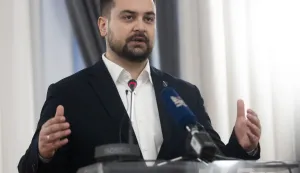 Zagreb, 26.11.2023 - Na konferenciji za novinare o Bo&scaron;njacima u Hrvatskoj, parlamentarnim izborima te o stajali&scaron;tu Bo&scaron;njaka o aktualnim događajima u Palestini govorili su predsjednik Sabora bo&scaron;njačkih asocijacija u Hrvatskoj Kadro Kula&scaron;in i dvojica kandidata na posljednjim parlamentarnim izborima 2020. - predsjednik Bo&scaron;njačkog nacionalnog savjeta u Hrvatskoj Bermin Me&scaron;kić i predsjednik Bo&scaron;njačkog nacionalnog vijeća u Hrvatskoj Armin Hodžić (na slici). Foto Hina/ Dario GRZELJ/ dag