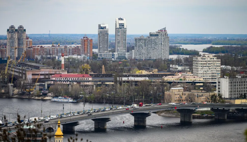 15 April 2019, Ukraine, Kiew: A bridge leads over the Dnieper. Photo: Christophe Gateau/dpa /DPA/PIXSELL