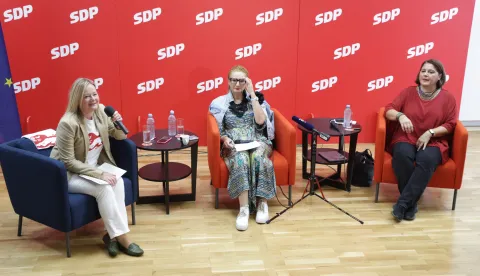 Zagreb, 20.09.2025.- &nbsp;Okrugli stol u povodu Nacionalnog dana borbe protiv nasilja nad ženama u prganizaciji SDP-a. Na fotografiji predsjednica Foruma žena SDP-a Sandra Krpan, pravobraniteljica za ravnopravnost spolova Vi&scaron;nja Ljubičić, Marija Lugarić.foto HINA/ Admir BULJUBA&Scaron;IĆ/ abu