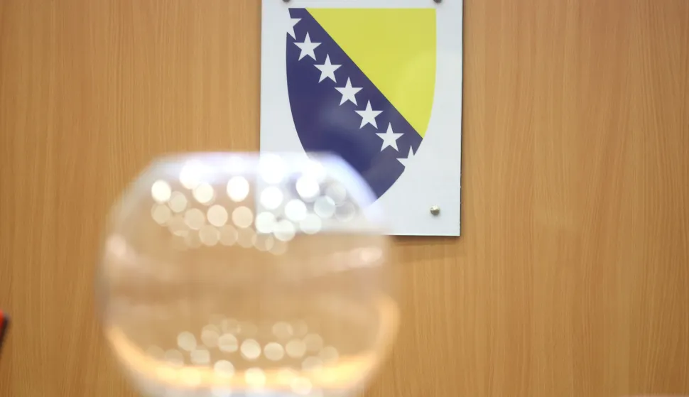 08.12.2022., Sarajevo, Bosna i Hercegovina - Danas je Centralna izborna komisija (CIK) obavila zrijeb za izbor preostalih delegata u Dom naroda Federacije Bosne i Hercegovine. Imena su vadjena iz kuglica od Kinder jaja. Photo: Armin Durgut/PIXSELL