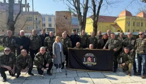 Članovi udruge "Dvanaest redarstvenika" okupili su se danas, na stadionu NK CIBALIA u Vinkovcima kako bi obilježili 35. obljetnicu osnutka Jedinice za posebne namjene Policijske uprave Vinkovci.
