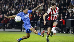 PSV Eindhoven's Croatian forward #05 Ivan Perisic (R) passes the ball in front of AZ Alkmaar Dutch defender Elijah Dijkstra (L) during the Dutch Eredivisie football match between PSV Eindhoven and AZ ALkmaar at the Philips Stadium in Eindhoven on March 7, 2026. (Photo by MAURICE VAN STEEN/ANP/AFP)/Netherlands OUT