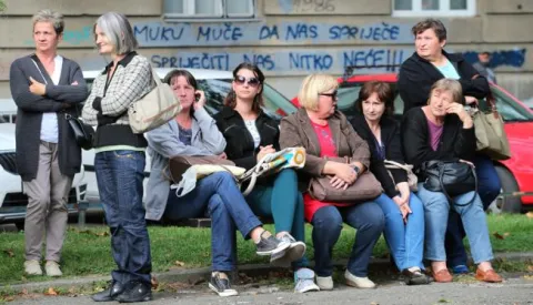 21.09.2016., Zagreb - Okupljanje bivsih radnica Kamenskog u povodu seste obljetnice propasti poduzeca. Photo: Jurica Galoic/PIXSELL------četiri stupca novosti