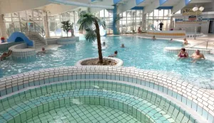 snimio Davor KIBEL, Osijek, 18.04.2016. Gradski bazeni, kupanje