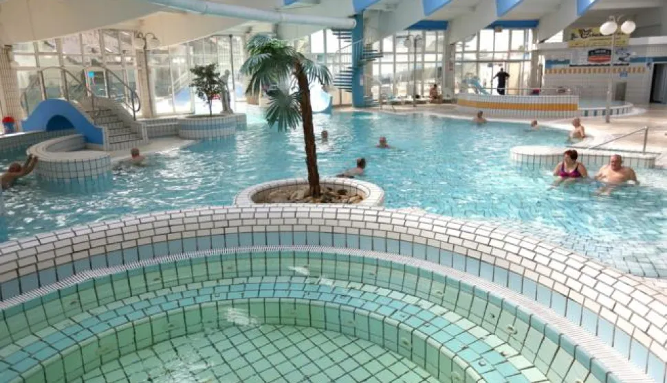 snimio Davor KIBEL, Osijek, 18.04.2016. Gradski bazeni, kupanje