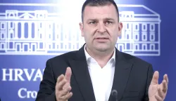 Zagreb.6.3.2026.- Saborski zastupnik Dario Hrebak dao je izjavu za medije. Foto HINA/Tomislav Pavlek/ tp