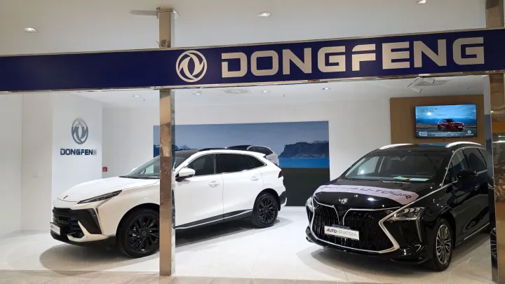 Popularne kineske marke automobila Forthing i Dongfeng stigli u osječki prodajni centar