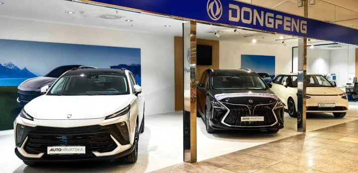 Popularne kineske marke automobila Forthing i Dongfeng stigli u osječki prodajni centar