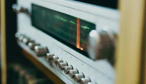 radio fm ilustracija 