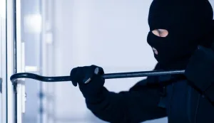 Maloljetnik provaljivao u objekte u Vukovarsko-srijemskoj županiji. provala, provalnik, ilustracija